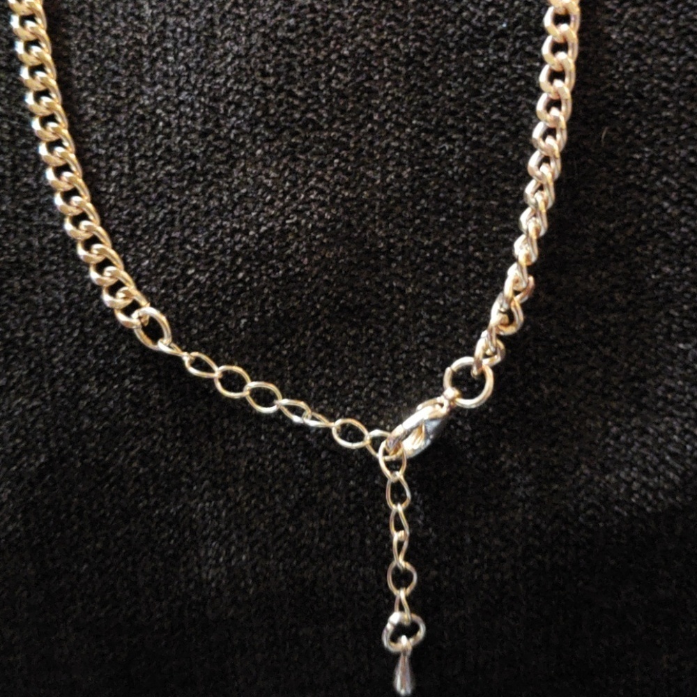 New Beautiful statement flowers necklace - Picture 3 of 5